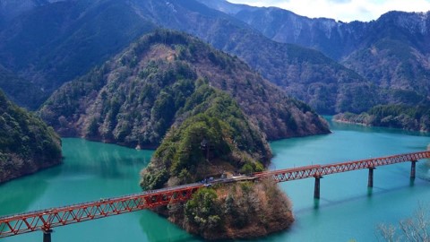 浮在湖水上的秘境駅 靜岡縣「奥大井湖上駅」