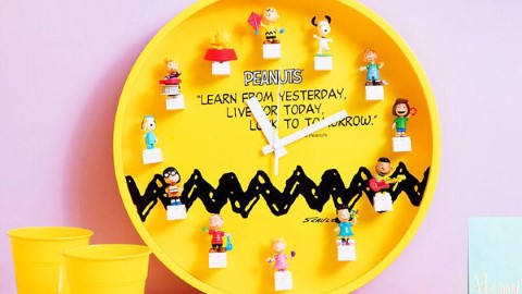 跟都跟唔切 韓國便利店出 snoopy 掛牆鐘