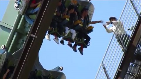 在 USJ 帶埋「佢」玩過山車 累全車半天吊?