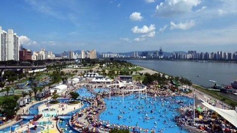 限時開放！ 首爾 漢江泳池 入面有咩玩？