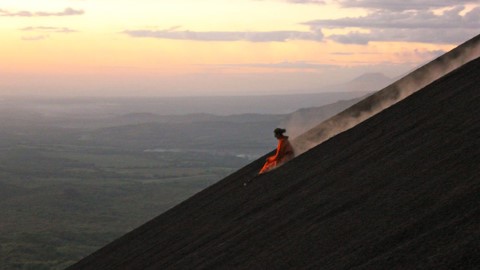 瀡界之最！ 大膽挑戰　650 米尼加拉瓜活火山