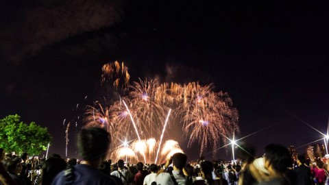 大稻埕情人日 去 台北 河濱睇心形煙花
