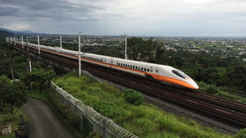 台版「銀河鐵道」？！ 彰化 靚景餐廳 浪漫睇高鐵日與夜