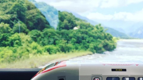 限量版台鐵造型礦泉水 $10 就買到！