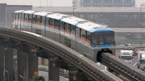 來往羽田機場！ 東京單軌列車故障　架空路段點救人？