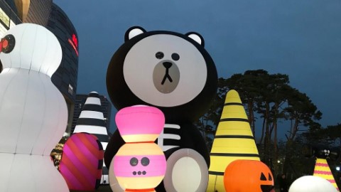 Line Friends 蠶室 Lotte World 外換 Halloween 新裝 由 Craig & Karl 設計