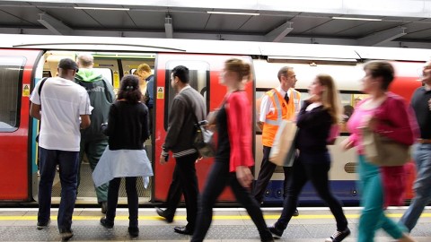 倫敦地鐵又罷工？等車不如行路、踩單車？