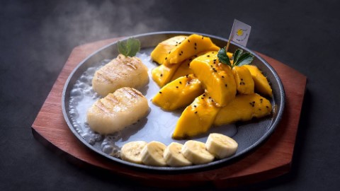 泰國芒果主題 cafe 甜食迷必試鐵板芒果香蕉糯米飯 ！