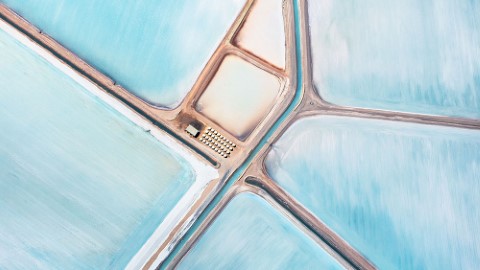 高空拍西澳粉藍鹽田