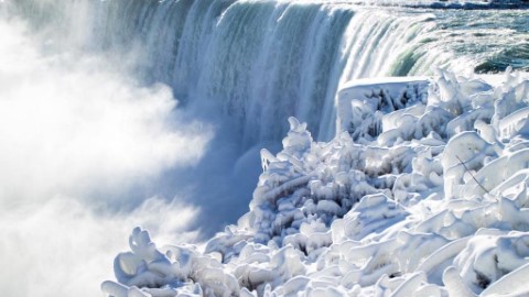 超強寒流襲美加 尼亞加拉瀑布都結冰！