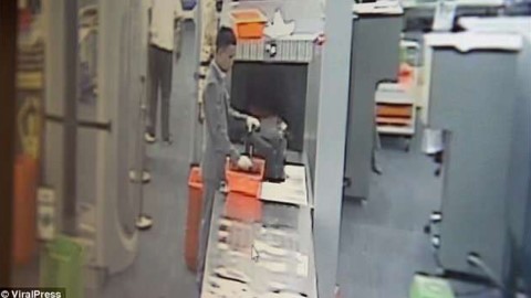 遊泰旅客小心！ 泰國機場再現安檢員偷錢