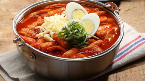 韓國連鎖店吃人氣年糕炸雞套餐 一次滿足兩個願望！