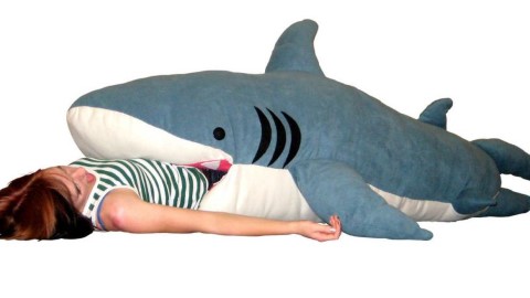 要被吃掉了！ 日本超治癒巨型鯊魚睡袋