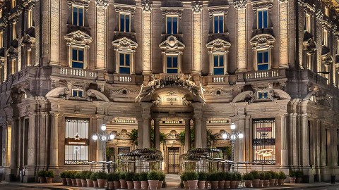 意大利首間星巴克登場！ 百年老建築改裝變全球最大門市