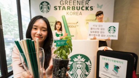 市民反應偏負面劣評 韓國Starbucks試用紙製飲管