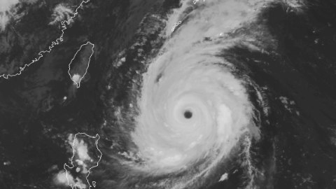 超強颱風「潭美」路徑難預料