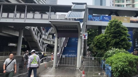 曼谷市區3處發生連環炸彈爆炸 至少造成2傷／BTS站月台玻璃震裂