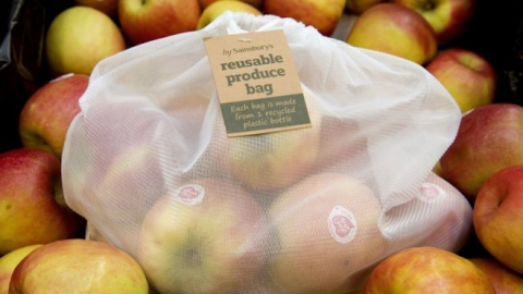 英國大型超市Sainsbury’s試推無蔬果包裝 顧客需自攜容器或加購環保袋