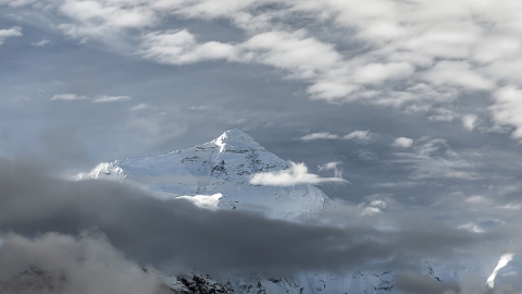 尼泊爾政府頒布攀聖母峰新規定 需曾攀登6,500米以上高峰才可登山