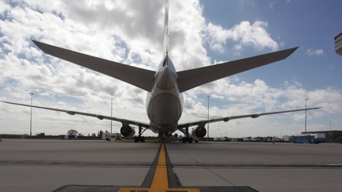美國禁部分批次MacBook Pro上機 電池或起火禁手提／寄艙上機！