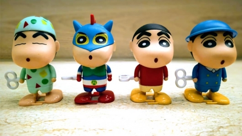 台灣便利店推蠟筆小新上鏈公仔 超可愛夢遊小新/動感超人小新