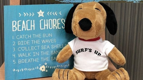 夏威夷限定Snoopy專門店 曬傷焦糖色Snoopy公仔+草裙查理布朗