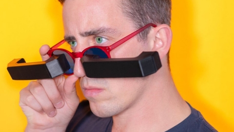 一眼關七防跟蹤神器！ 外國推搞笑LookBak眼鏡