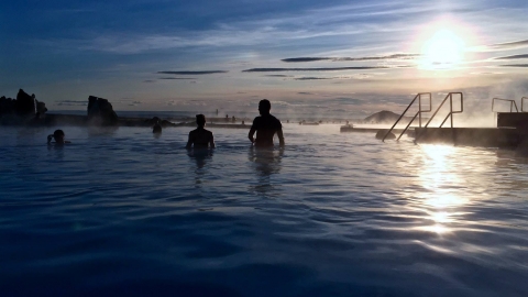 不只藍湖Blue Lagoon!