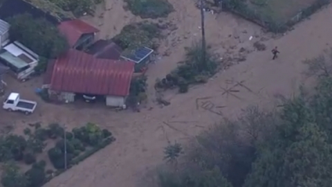 颱風海貝思暴雨釀水災 居民泥地上樹枝砌大字求水、食物
