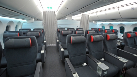 加拿大航空改用性別中立用語 機上廣播不再稱呼「女士們先生們」