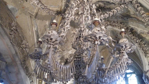 搬動骨頭打卡破壞教堂引滋擾 捷克人骨教堂2020年起禁遊客自拍