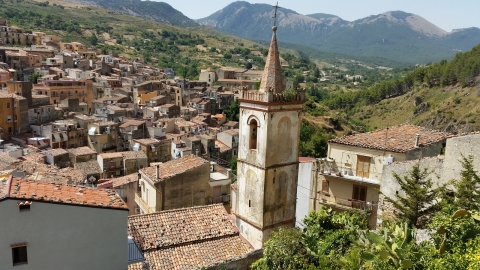 意大利小鎮免費送大屋吸移民 年輕夫婦生BB仲有8千蚊港紙津貼