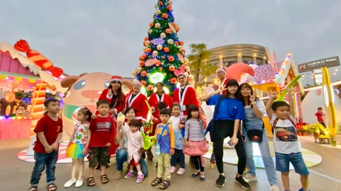 高雄草衙道聖誕限定活動 7米高透明充氣樂園/粉紅波波池/超浪漫飄雪