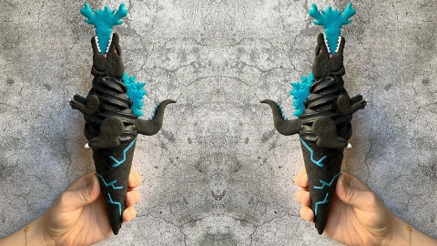 台灣雪糕店推哥斯拉造型甜筒 神還原噴火姿勢 超霸氣！