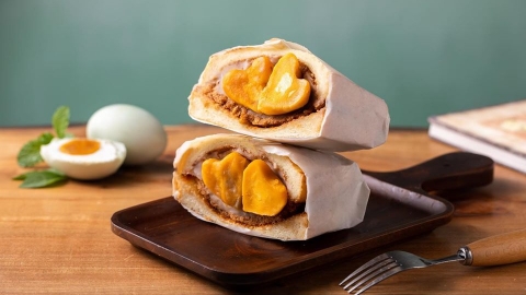 台北火紅芋泥早餐店 爆餡芋泥鹹蛋黃肉鬆三文治/蛋餅