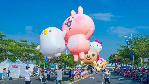 台灣高雄「7-ELEVEN OPEN！大氣球遊行」 兔兔P助、史努比萌爆巨型氣球登場！