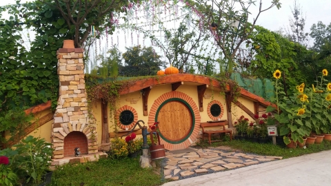 泰國哈比屋神還原電影細節 換上童話服裝大玩角色扮演影相