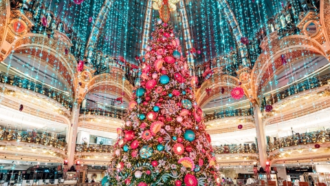 巴黎老佛爺百貨聖誕點燈 百年歷史經典浪漫節日燈飾