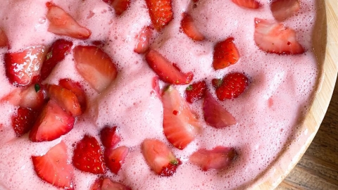 韓國酒屋新創米酒成熱話 粉紅泡泡士多啤梨米酒！