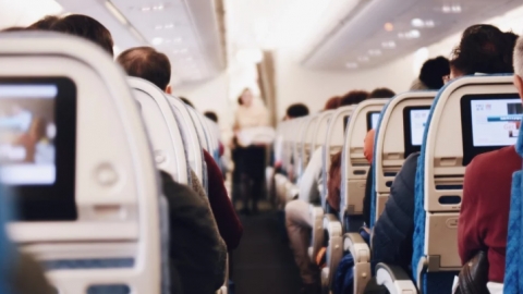搭飛機頻頻放屁好辛苦 醫生教你上機前後食咩減少脹氣