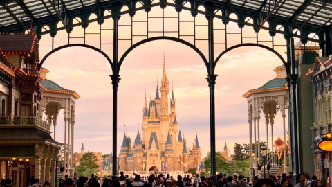 東京迪士尼防疫措施 暫停遊客與米奇等角色握手、合照