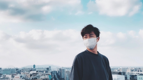 日本口罩如何分正反面？ 周奕瑋解釋為何摺痕向上又向下