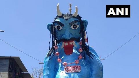 印度色彩節現巨大「武漢肺炎怪獸」 焚燒怪獸象徵驅趕疫症