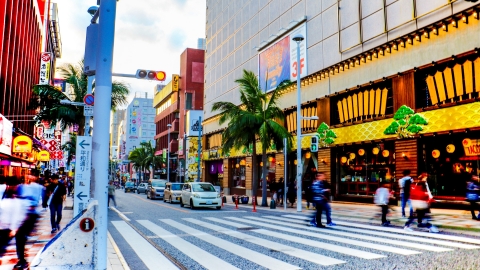 沖繩無居所失業男赴便利店買煙 店員收款感奇怪報警男子被捕