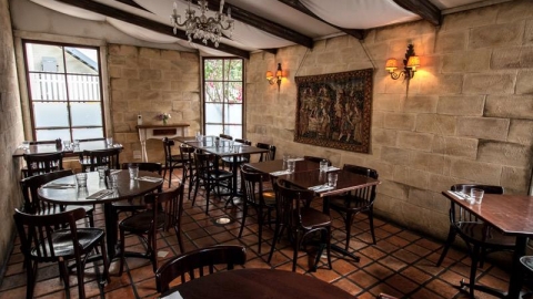 澳洲餐廳涉違反「限堂食令」坐無虛席 途人報警到場處理掀反高潮全場大笑