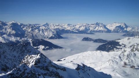 逾200名英國旅客為避隔離 漏夜逃離瑞士滑雪勝地