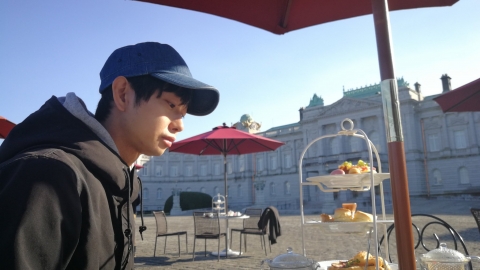 日男辭職做「什麼都不做的人」陪伴專員意外爆紅 陪食飯放空捉精靈生意過千單 真實經歷拍成日劇