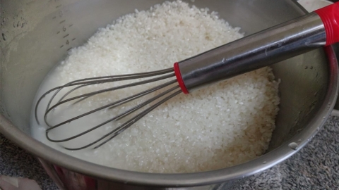 亡母自小教打蛋器洗米感不解 網民長大後終明白：這是媽媽的智慧