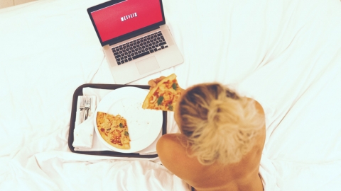 網站聘請專業煲劇員 可以狂睇Netflix兼任食Pizza仲有錢收