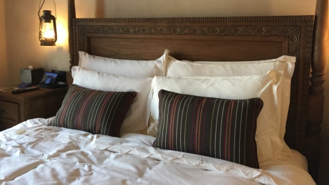 台網民分享入住民宿奇遇 加床竟變「超詭異單人床」？